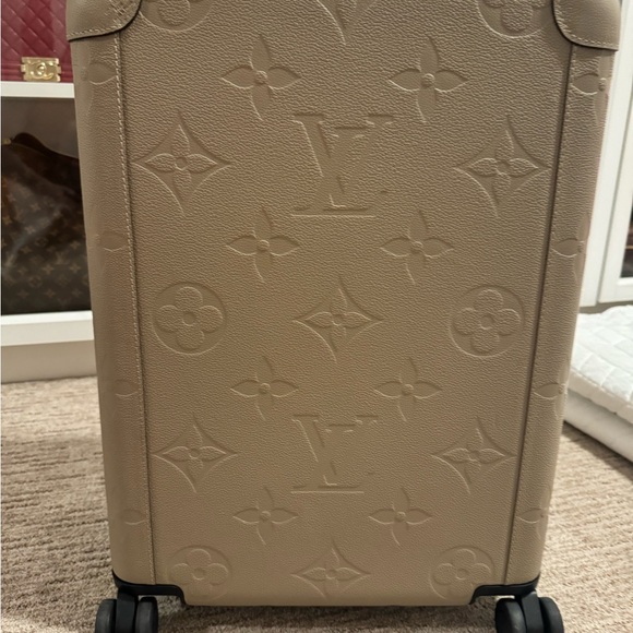 Beautiful suitcase excellent condition and ha little scattered - Picture 9 of 14
